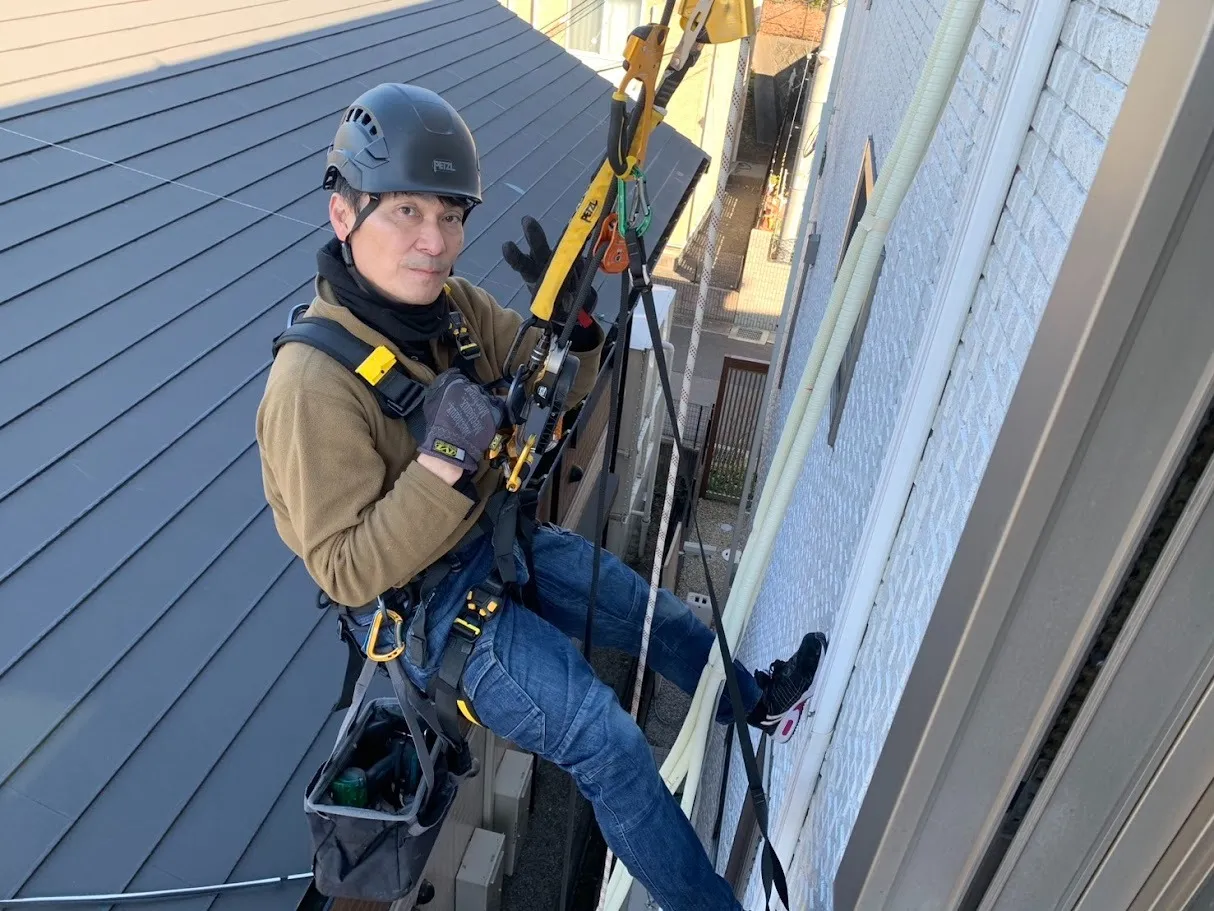 草津市M様施工事例|3階~1階エアコンのロープアクセスによる高所作業!